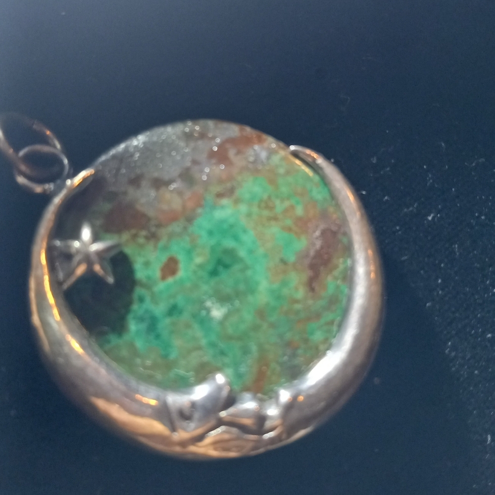 Star, Half Moon, Green Stone Pendant - Picture 2 of 5
